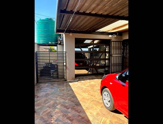 3 BEDROOM HOUSE FOR SALE IN EVATON WEST